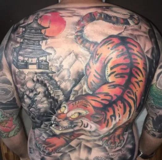 谁是下一个？纹身师晒顾客感染者咬痕纹身