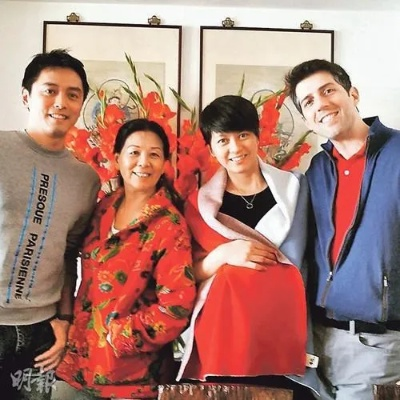 梁咏琪竟然有个双胞胎弟弟 两人一起过50岁生日晒照