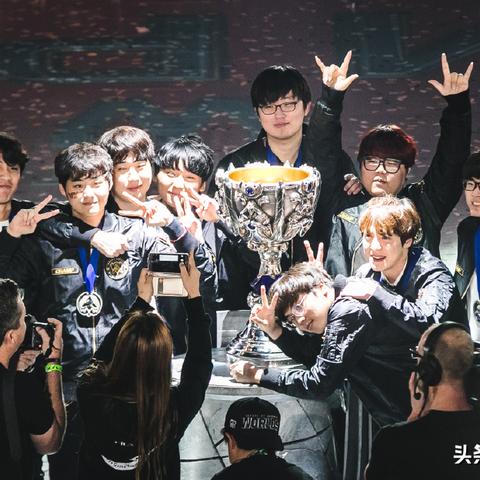 曝T1冠军皮肤阵容！Faker的选择玩家期待八年？