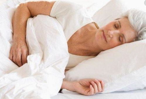 英国男子全身变蓝送去急救！医生一擦：床单掉色