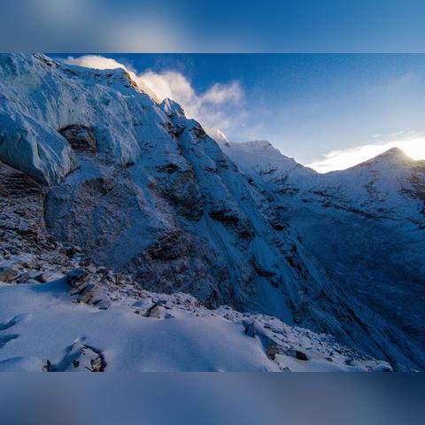 好评合作登山游戏《PEAK》更新上线 自动存储功能实装