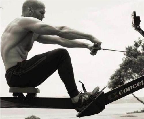 《生化危机》两大男神体型差异引热议 肌肉量夸张