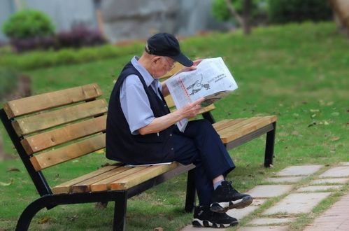 儿子一家和老伴均去世 老人骑行30年治愈自己