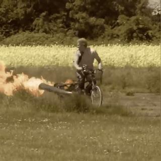 手工耿是你吗？外国博主发明逆天自行车遭吐槽