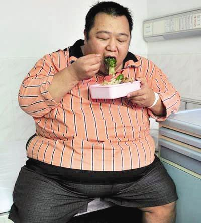 运动员退役后从146斤暴涨至523斤 手术切除75%胃