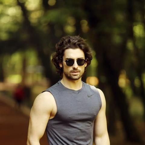 前夫出轨她暴富！土耳其女星分手后Ins订阅狂揽1.8亿