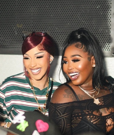 Cardi B整形前后对比曝光 曾花800美元黑市注射