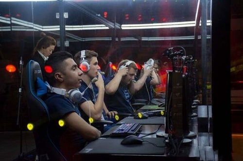 CFS2015世界总决赛，冷门战队逆袭夺冠的战术密码，新手能学哪些实战技巧？