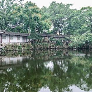 清风明月本无价下句为何爆红？拆解古典对联的文化内核与应用场景