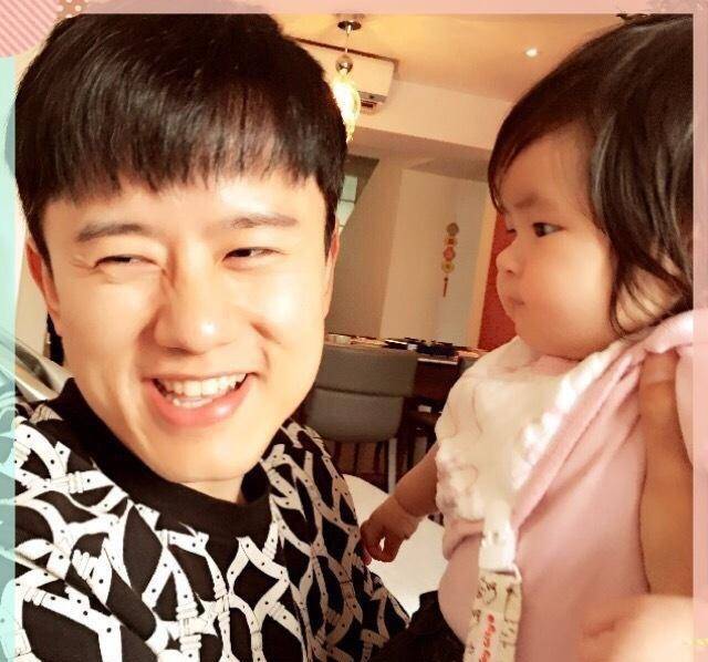 黄磊晒二胎女儿登热搜？2026他代言的传奇选服务器/版本避坑指南