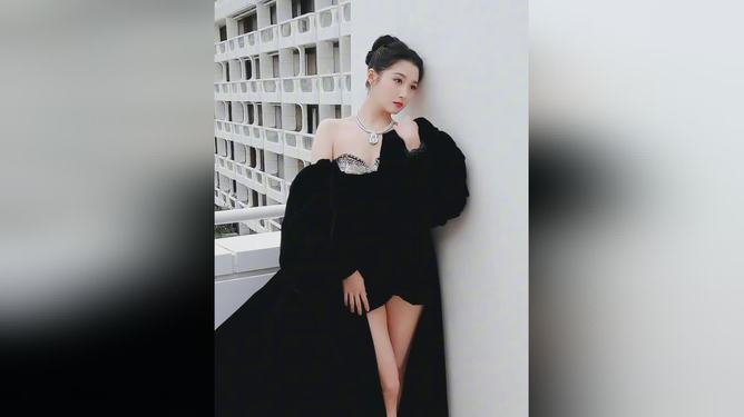 关晓彤代言的黑天鹅高定传奇服靠谱吗？2026最新版本入坑全指南